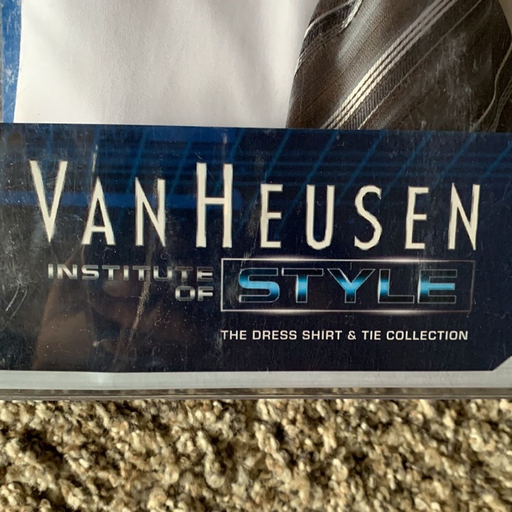 Van Heusen Dress Shirt & Tie Collection Set Wrinkle free - Picture 4 of 6